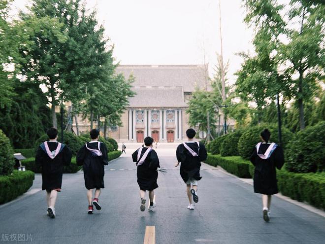 大学连电脑非要一万多的母亲很不能理解马德里竞技携手K8真供不起！女儿读